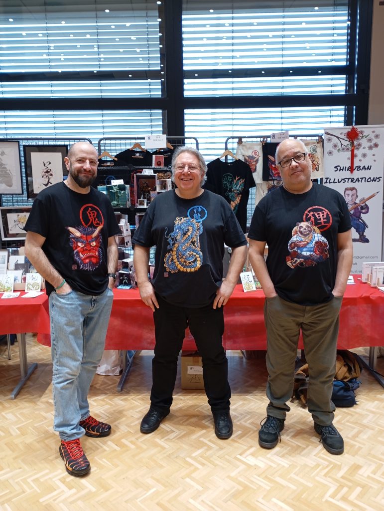 3 mannequins portant les T-shirt Shiruban Illustrations