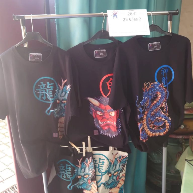 Portant de T-shirts Shiruban Illustrations